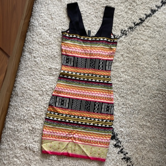 Guess by Marciano body con printed dress - sz XS - Picture 2 of 3